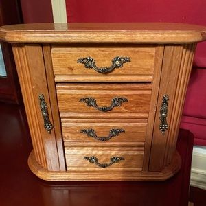 Beautiful antique looking jewelry box